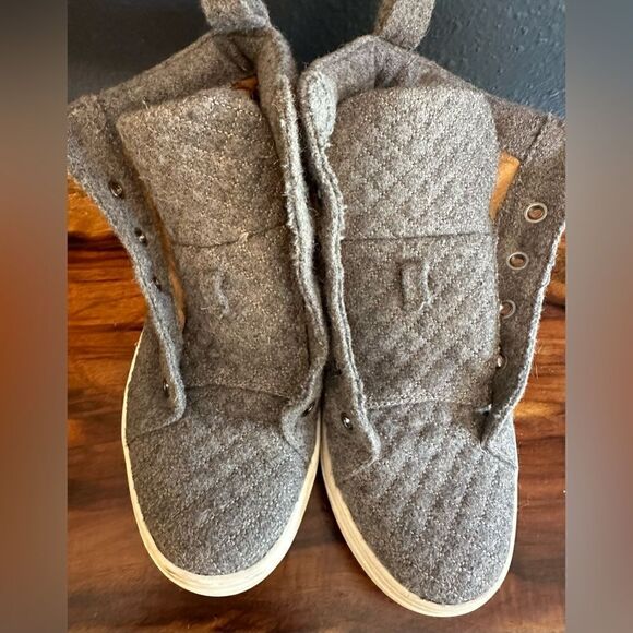 Naturalizer grey high top, sz 6 Wide - Picture 4 of 5